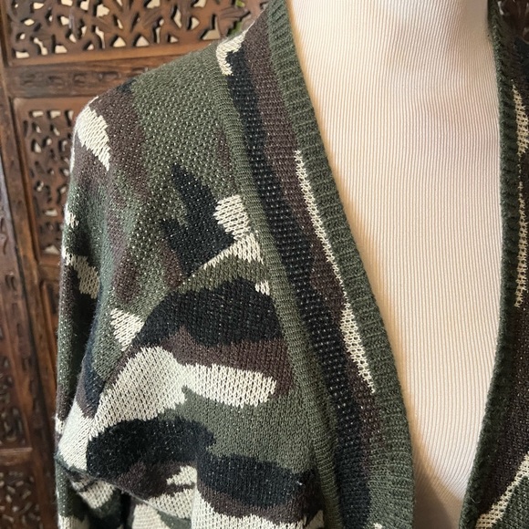 Camo Cardigan - Picture 2 of 4